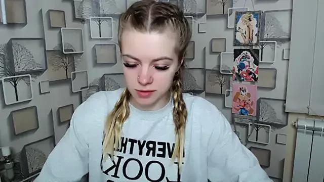 AliceFlirtt_ from StripChat is Freechat
