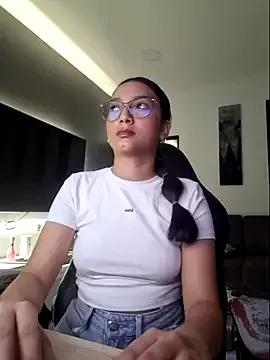 Camila_Vescari from StripChat is Freechat