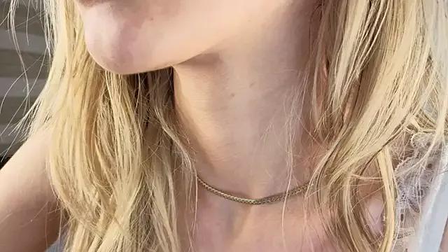 Carolblonde from StripChat is Freechat