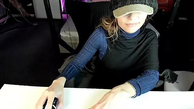 Elizabe_th from StripChat is Freechat