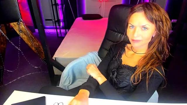 Live streaming joy: Improve your typing skills with these steaming hot slutz, and dive into the mesmerizing world of nude persuasion.