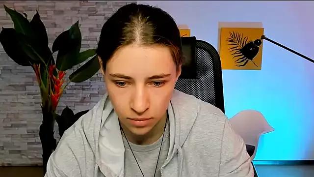 EmilyJar from StripChat is Freechat