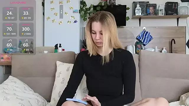 Girl_alone_home from StripChat is Freechat
