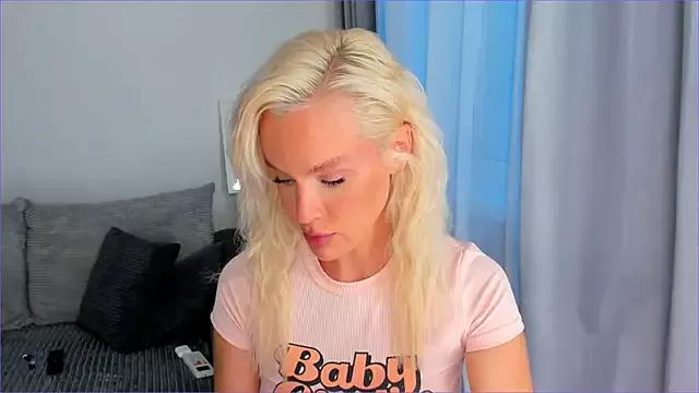 HoneyBunnyPot from StripChat is Freechat