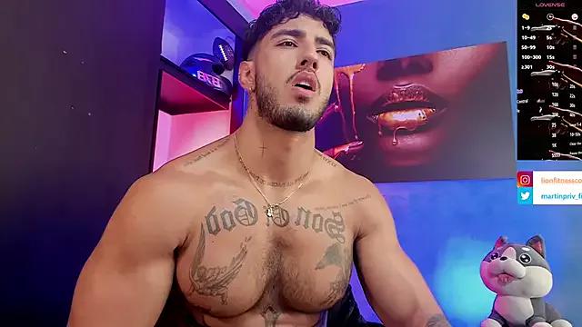 Live streaming joy: Improve your typing skills with these steaming hot slutz, and dive into the mesmerizing world of nude persuasion.