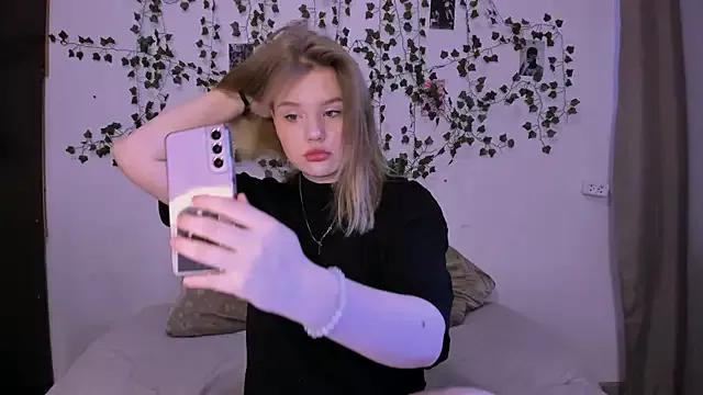 LaseyMoon from StripChat is Freechat