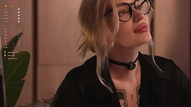 Live streaming joy: Improve your typing skills with these steaming hot slutz, and dive into the mesmerizing world of nude persuasion.