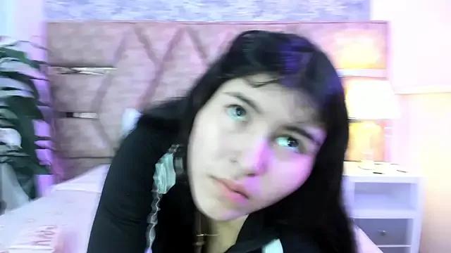 Luna_Jonees from StripChat is Freechat