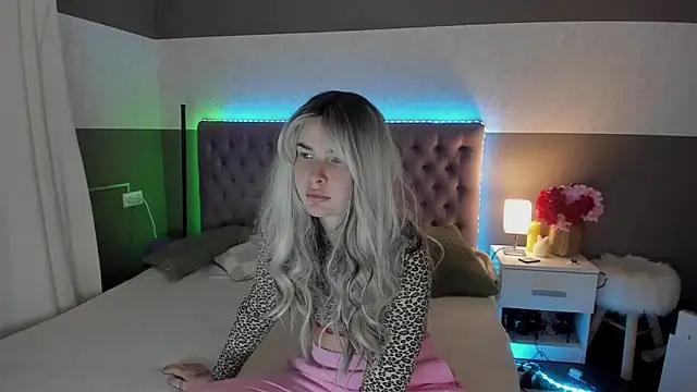 Live streaming joy: Improve your typing skills with these steaming hot slutz, and dive into the mesmerizing world of nude persuasion.