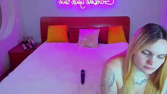 MagicEyess from StripChat is Freechat
