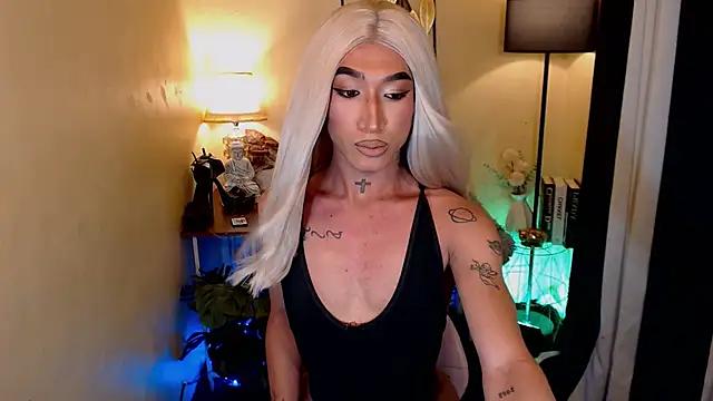 Live streaming joy: Improve your typing skills with these steaming hot slutz, and dive into the mesmerizing world of nude persuasion.
