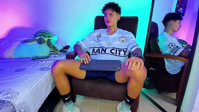 Photos of Maxi_Gray from StripChat is Freechat