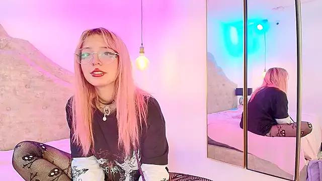 Pinky_Shine18 from StripChat is Freechat