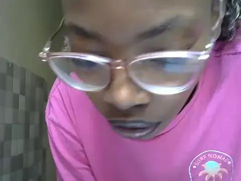 Pretty_brownskinn from StripChat is Freechat