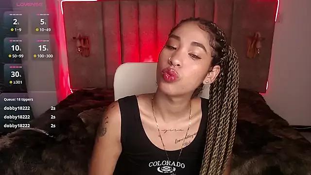 rihanna_brooks from StripChat is Freechat