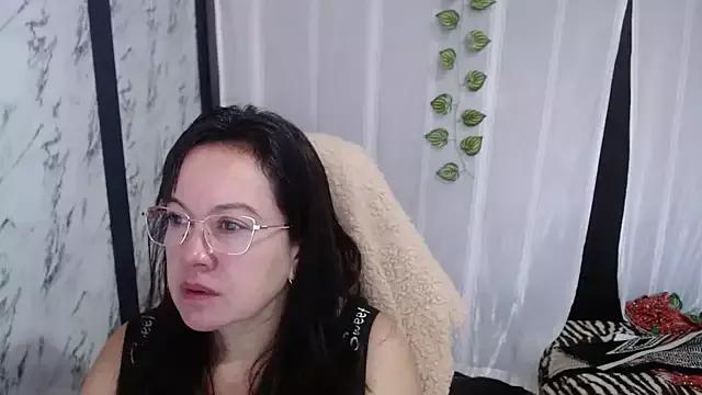 Sonialorens_ from StripChat is Freechat