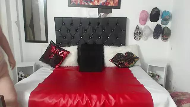 Sweetbigcatt from StripChat is Freechat