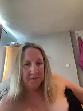 X-Victoria-X from StripChat is Freechat