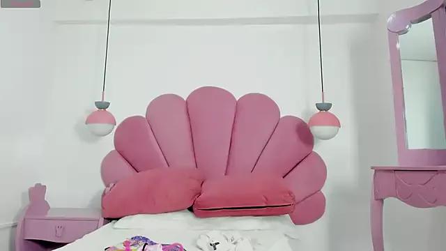 zephyra-angels from StripChat is Freechat