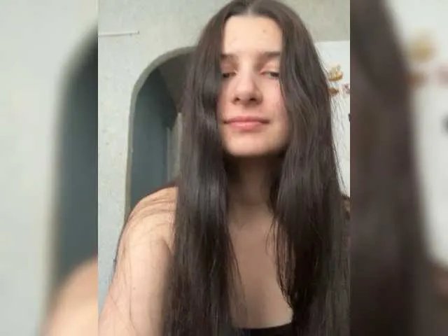 Alisia4 on BongaCams