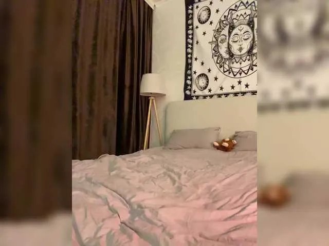 CrazyAleona on BongaCams