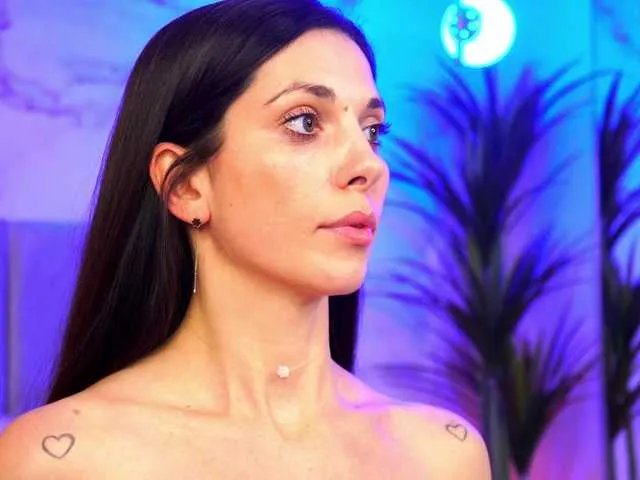 EllyLynn on BongaCams 