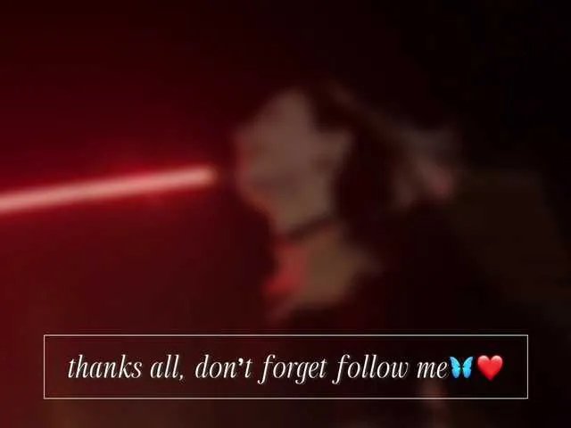 emely1benz on BongaCams 