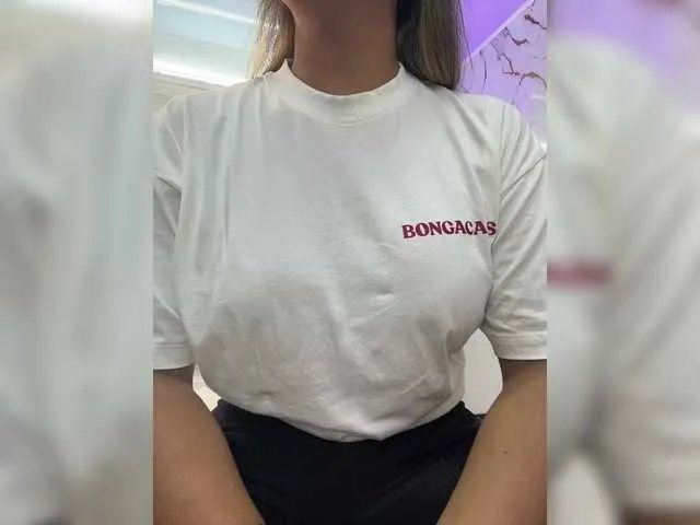 EmilyLeah on BongaCams