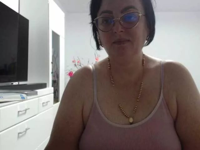 Emyllywhite on BongaCams