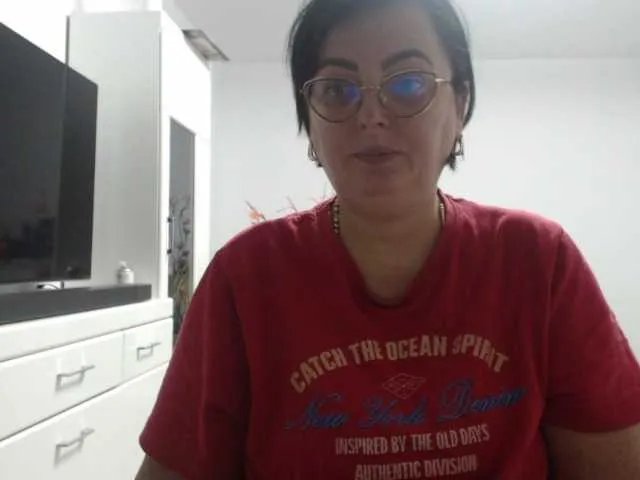 Emyllywhite on BongaCams