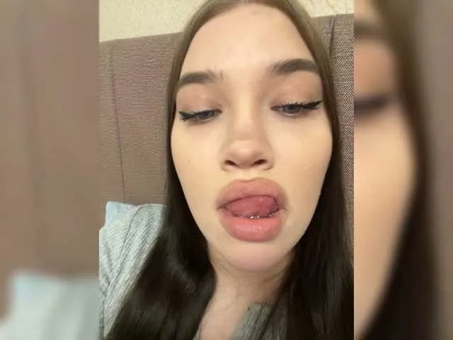 Glossmixdoll on BongaCams