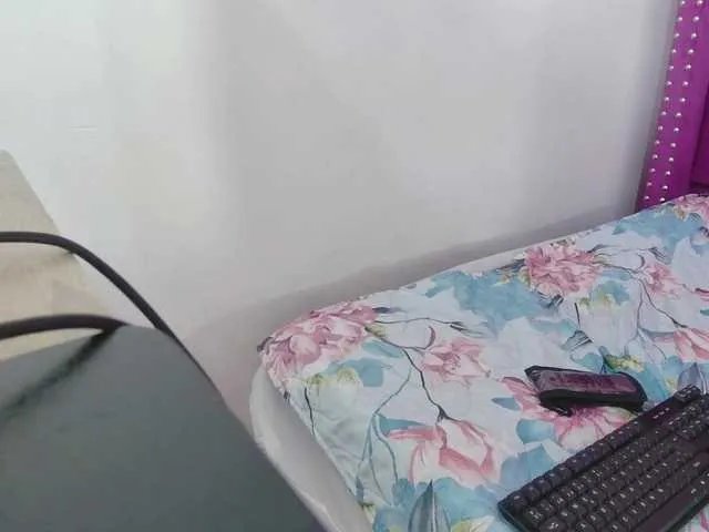 kinkyhousewifee on BongaCams 