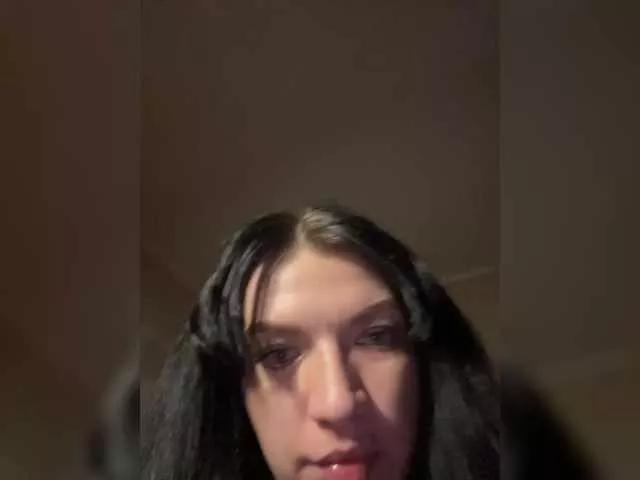 Laylay13 on BongaCams 