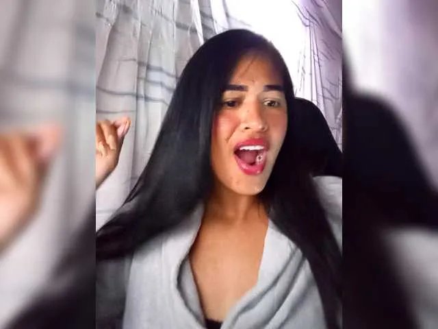 Letty33 on BongaCams