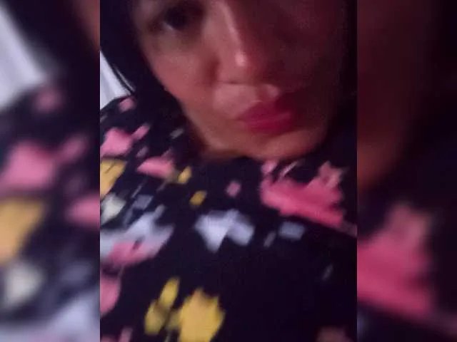 Letty33 on BongaCams