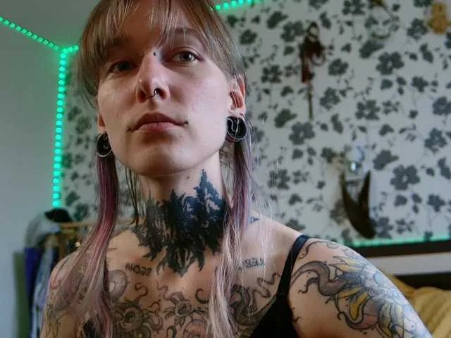 LittleSpaceMouse- on BongaCams 