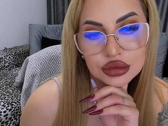 lovelyblondyx on BongaCams