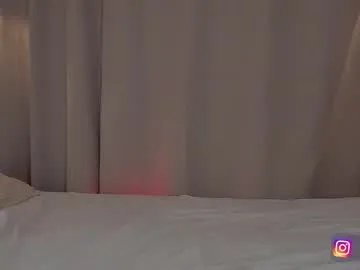 _e_m_m_a_1 on Chaturbate 