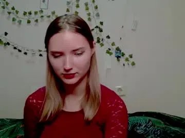 _kikiclark_ on Chaturbate 