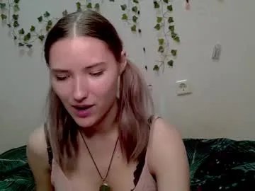 _kikiclark_ on Chaturbate 