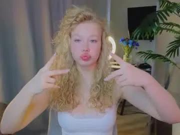 emily_shepard — GOAL: take off jacket [35 tokens remaining] hi happy to see you my name is Emily i'm new here! #asian #18 #hairy #german #blonde