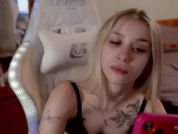 ho1yh01e — Hi, I'm Holly! Use /tipmenu to see the menu. Fav patterns 88, 111, 150, 222 - Goal: tease with dance #feet #bigpussylips #smalltits #18 #daddy