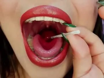 mia_roux1 on Chaturbate