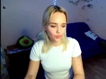 nancy_cutee — I tease you with my panties [25 tokens remaining]