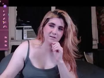 roxanneroulette on Chaturbate