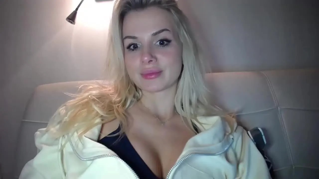 CorneliaDoll on Streamray