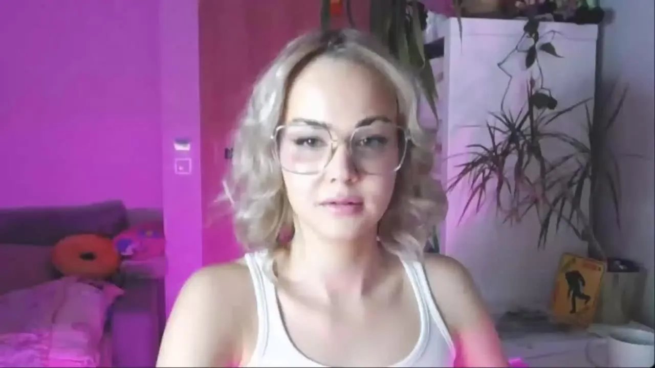 LexieShow on Streamray