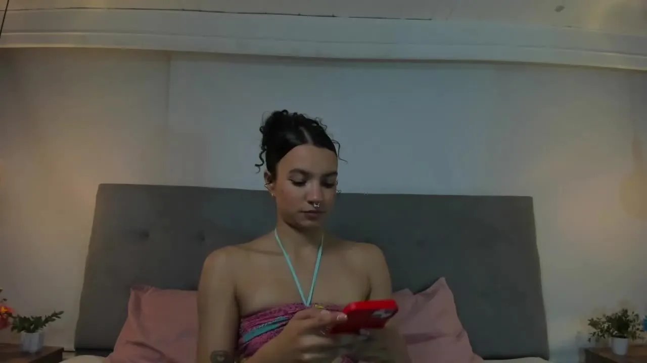 LunaClaire on Streamray