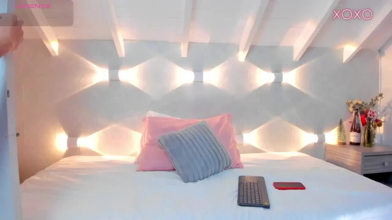 LunaClaire on Streamray