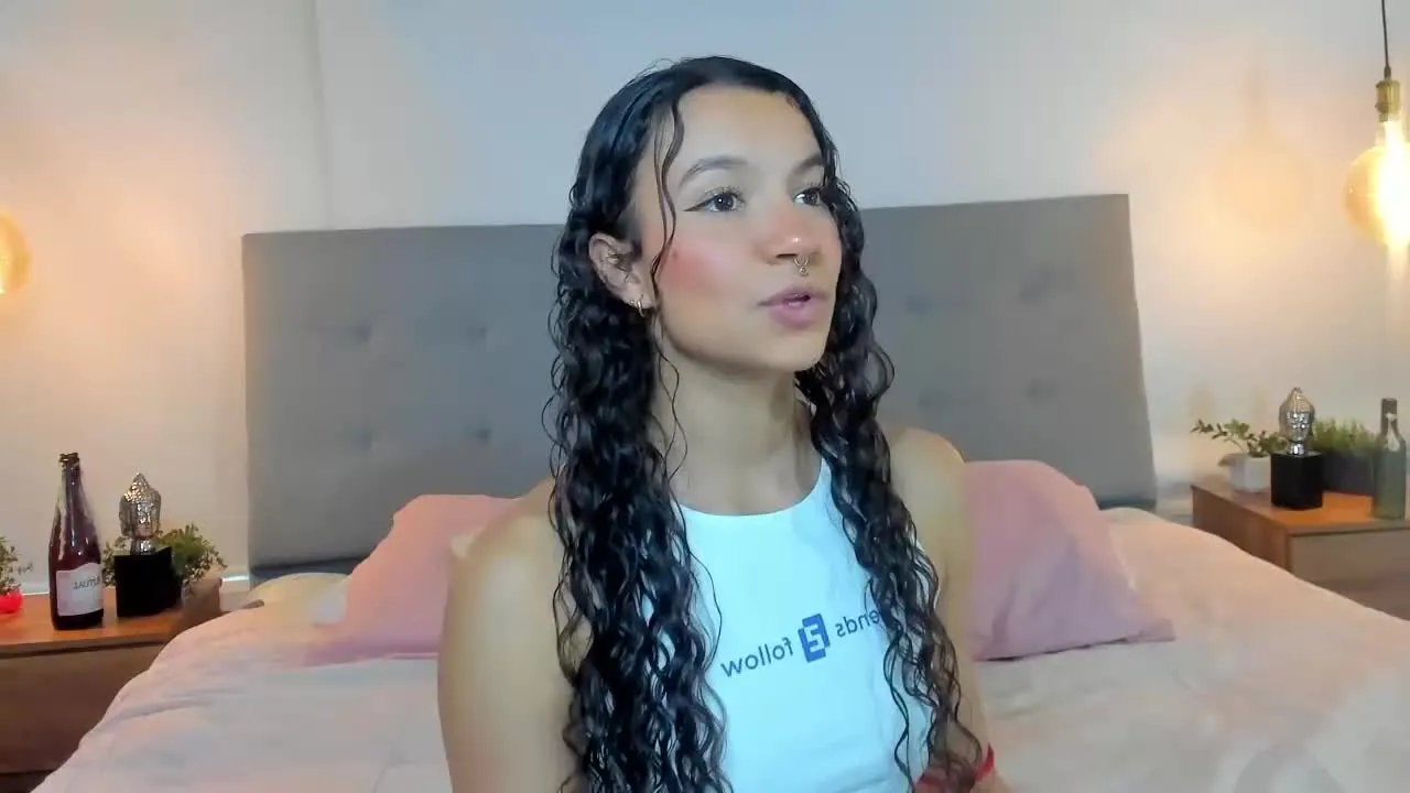 LunaClaire on Streamray